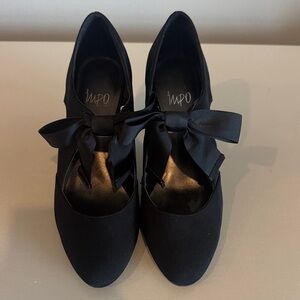 Impo Black Bow-Front Closed-Toe Heels
